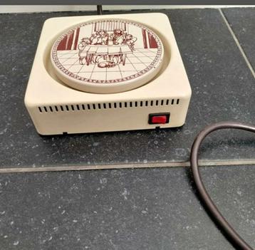 WARMHOUDPLAATJE,1970,RETRO,crème, afbeelding,2 standen, beschikbaar voor biedingen