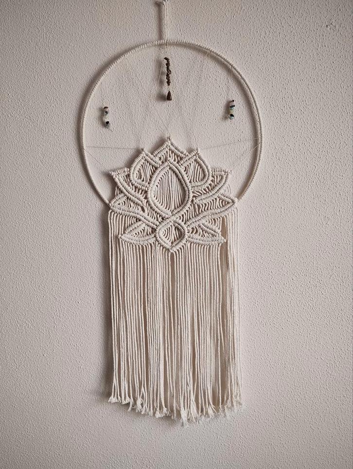 Macramé dromenvanger lotusbloem. Sisters Forever., Huis en Inrichting, Woonaccessoires | Wanddecoraties, Nieuw, Ophalen of Verzenden