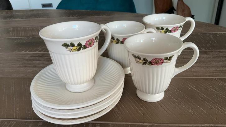 Wedgwood Briar Rose Kopjes en Schotels Set, Huis en Inrichting, Keuken | Servies, Zo goed als nieuw, Kop(pen) en/of Schotel(s)