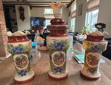 Opaline glazen vazen - Handgeschilderd koeien en bloemen beschikbaar voor biedingen