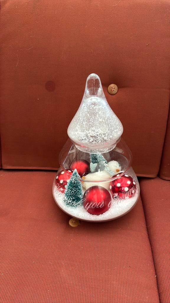 Glazen kerstboom met inhoud 30/17cm met tekst, Diversen, Kerst, Zo goed als nieuw, Ophalen of Verzenden