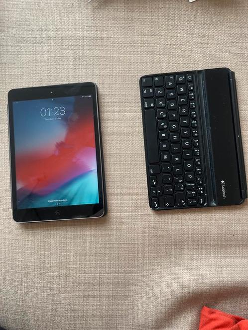 iPad mini 2 and Logitech keyboard, Computers en Software, Apple iPads, Gebruikt, Apple iPad Mini, 8 inch, 64 GB, Ophalen