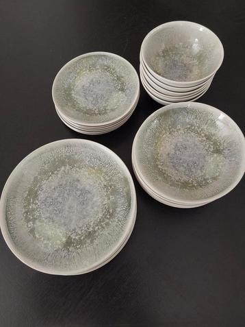 6 persoon servies. 24 delig. Onbeschadigd. Groen. beschikbaar voor biedingen