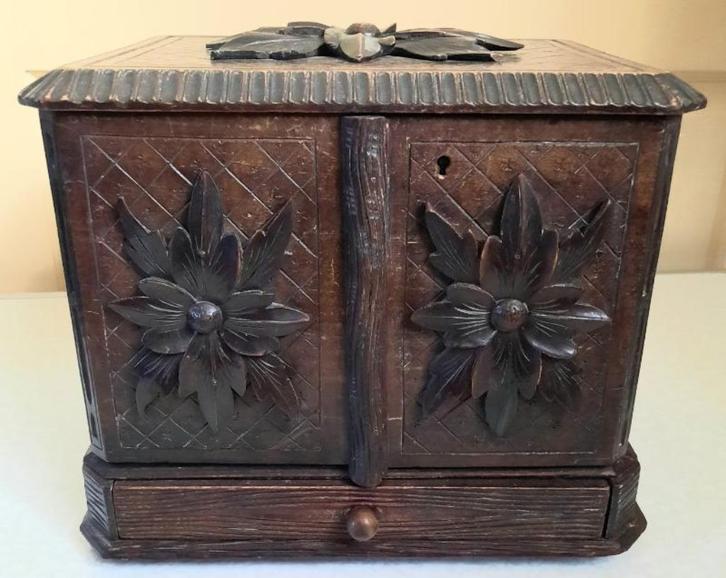 Mahoniehouten black forest sigarenkastje, Antiek en Kunst, Kunst | Beelden en Houtsnijwerken, Ophalen of Verzenden