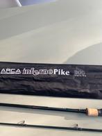 Arca Inferno Pike 300, Watersport en Boten, Hengelsport | Roofvissen, Ophalen, Zo goed als nieuw, Werphengel