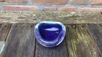 Vintage schaaltje spijkerglas driehoekig 9x9x9. beschikbaar voor biedingen