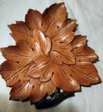 Houtsnijwerk, antiek, er ontbreekt 'n klein stukje blad, Ophalen of Verzenden, Zo goed als nieuw