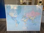 Grote wereldkaart op bord | 194x144, Boeken, Atlassen en Landkaarten, Gelezen, Ophalen of Verzenden, Landkaart, 1800 tot 2000