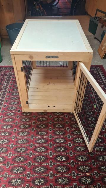 Houten Honden bench beschikbaar voor biedingen