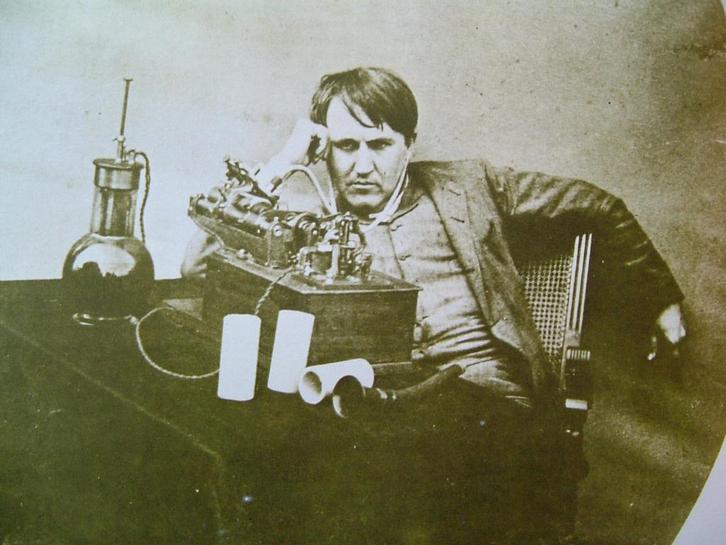 Edison, 100 jaar fonograaf en grammofoon., Antiek en Kunst, Antiek | Tv's en Audio, Ophalen of Verzenden