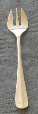 Nr RR75: 1 Verzilverd Krupp oestervorkje, Ophalen of Verzenden