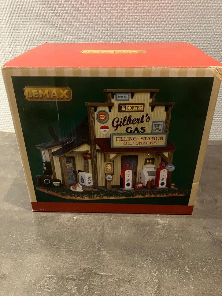 Lemax Gilbert’s Gas Filling Station, Diversen, Kerst, Gebruikt, Ophalen of Verzenden