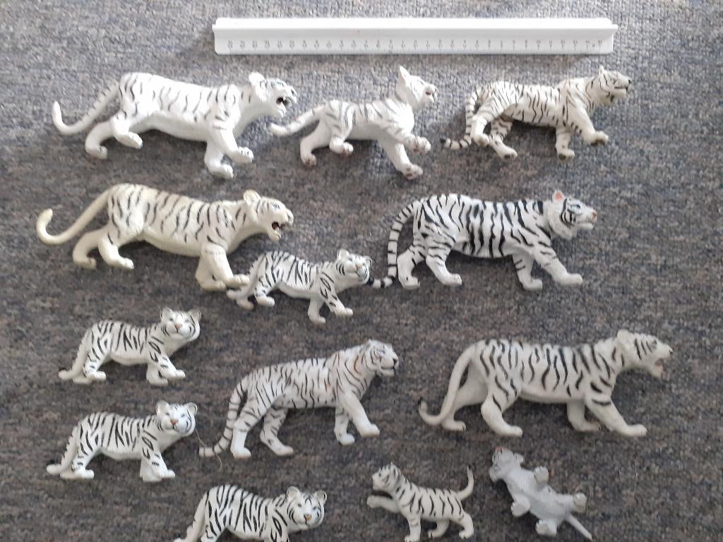 Verzameling sneeuwtijgers, dierfiguren, geen Schleich, Ophalen of Verzenden, Gebruikt, Overige soorten, Beeldje of Figuurtje