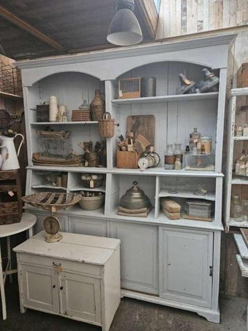 oude winkelkast,buffetkast ``WOONWINKEL RUSTIEK`` beschikbaar voor biedingen