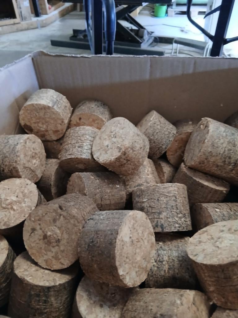 Eiken Briketten - Hard Geperst, Tuin en Terras, Haardhout, Blokken, Eikenhout, Minder dan 3 m³, Ophalen of Verzenden