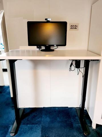 Elektrisch verstelbaar zit/sta bureau beschikbaar voor biedingen