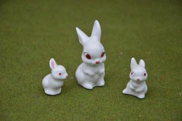 3 vintage porseleinen haasjes moeder met kleintjes Vaga Inte beschikbaar voor biedingen