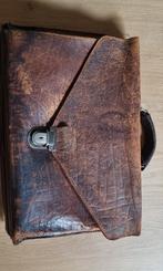 Vintage leren boekentas, Ophalen