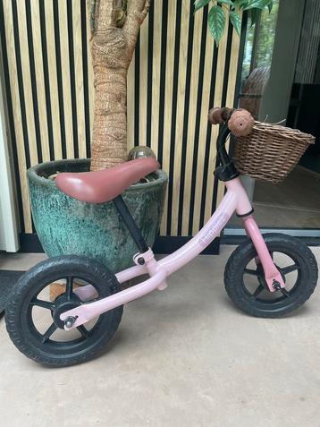 Roze Hippiez Loopfiets met Mandje beschikbaar voor biedingen