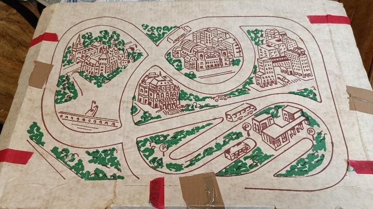Blikken autospel jaren ’50-’60 met 3 auto’s + borden, Antiek en Kunst, Antiek | Speelgoed, Ophalen of Verzenden