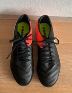 Voetbalschoenen zaal/binnen Nike zwart-oranje, Sport en Fitness, Voetbal, Maat XS of kleiner, Schoenen, Nieuw, Ophalen of Verzenden