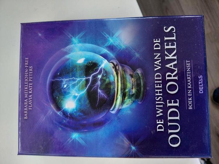Flavia-Kate Peters - De wijsheid van de oude orakels, Boeken, Esoterie en Spiritualiteit, Zo goed als nieuw, Overige typen, Tarot of Kaarten leggen