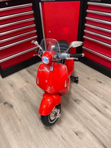 Kinderscooter Vespa GTS | 12V - Elektrisch - Veel Kleuren beschikbaar voor biedingen