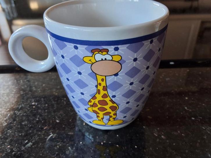 Leuke beker van Paperclip met giraffe, Huis en Inrichting, Keuken | Servies, Zo goed als nieuw, Kop(pen) en/of Schotel(s), Overige stijlen