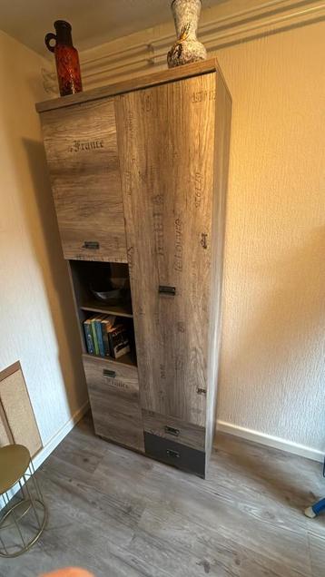Wandmeubel/ wandkast  beschikbaar voor biedingen