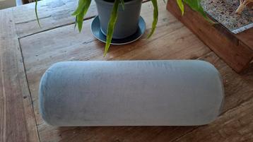 Ergonomisch rolkussen 
met memory foam beschikbaar voor biedingen