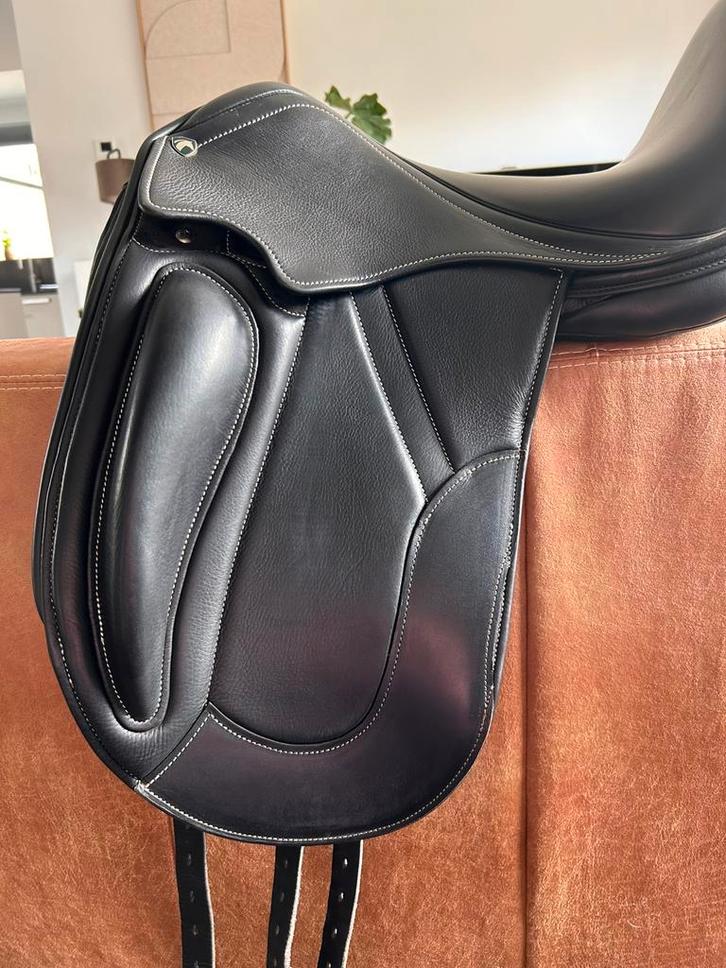 Graziozo Domenico dressuurzadel 17 inch medium boom, Dieren en Toebehoren, Paarden en Pony's | Zadels, Zo goed als nieuw, Dressuur