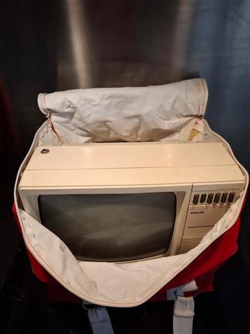 VINTAGE RETRO WK 1982 PHILIPS TX PORTABLE TV COLLECTORS ITEM beschikbaar voor biedingen