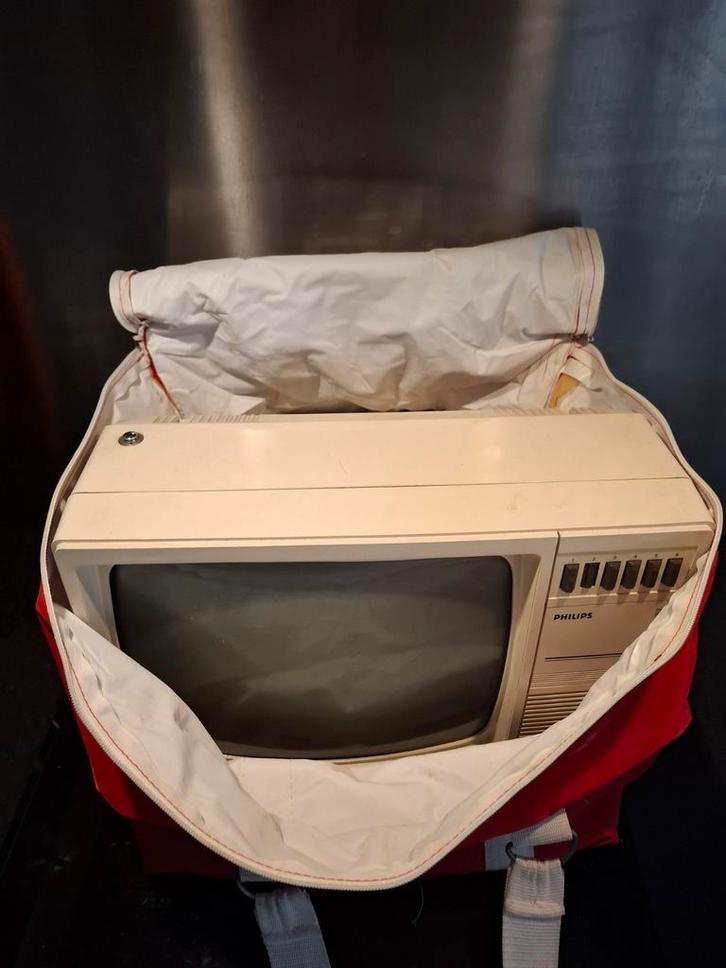 VINTAGE RETRO WK 1982 PHILIPS TX PORTABLE TV COLLECTORS ITEM, Audio, Tv en Foto, Vintage Televisies, Zo goed als nieuw, 40 tot 60 cm
