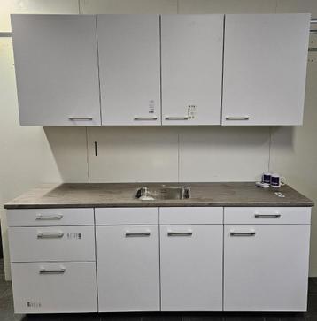 NIEUWE Bruynzeel Keuken 210 cm "IJSWIT" Decor / INNOVARE beschikbaar voor biedingen
