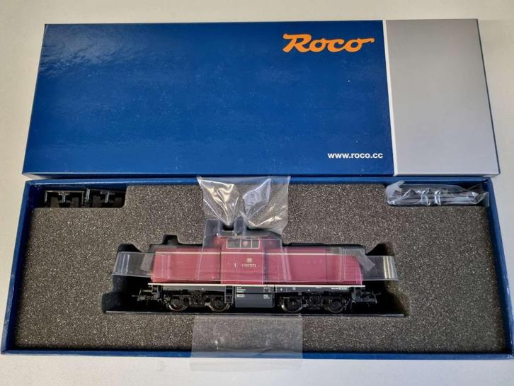 Roco 70979.B - Diessellok V100 van de DB (met PluX22), Hobby en Vrije tijd, Modeltreinen | H0, Nieuw, Locomotief, Gelijkstroom