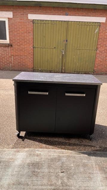 Verrijdbare werktafel merk Cozze met RVS blad 120 x 60 cm beschikbaar voor biedingen