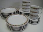 Vintage servies, wit met bloemen. 25 stuks. Mitterteich, Ophalen of Verzenden, Porselein, Overige stijlen, Bord(en)
