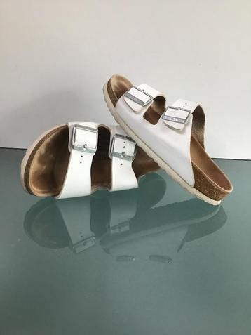 GRATIS VERZENDEN | BIRKENSTOCK Arizona witte slippers 38 beschikbaar voor biedingen