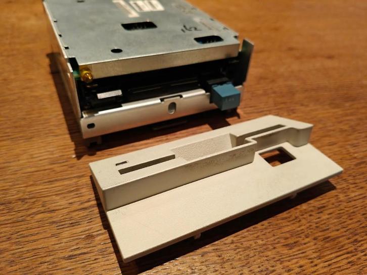 IBM floppy drive (PS/2 Model 60/80) met front, Computers en Software, Vintage Computers, Ophalen of Verzenden