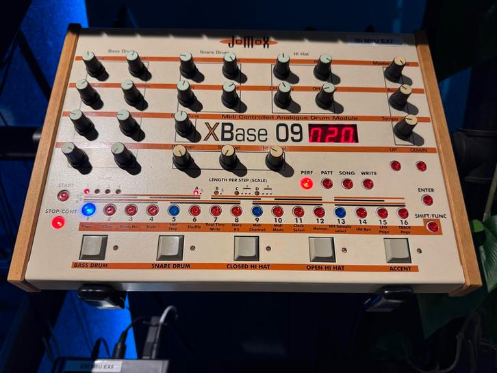 Jomox Xbase 09 Analoge Drumcomputer, Muziek en Instrumenten, Drumcomputers, Gebruikt, Overige merken, Ophalen of Verzenden