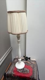 Lamp  hoogte 65 cm  plisse kap ecru met goudkleurig band, Ophalen of Verzenden, Zo goed als nieuw, Hout, 50 tot 75 cm