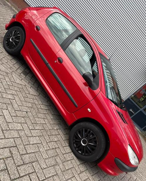 Peugeot 206, Auto's, Peugeot, Particulier, Benzine, C, Hatchback, Handgeschakeld, Origineel Nederlands, Rood, Voorwielaandrijving