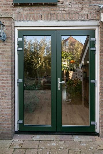 GEZOCHT kunststof tuindeuren beschikbaar voor biedingen