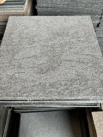 Partij Desso tapijttegels nieuw 50x50cm 13m2 grijs #74 beschikbaar voor biedingen