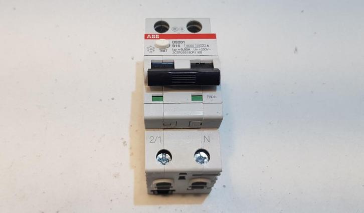ABB Groepenkast Aardlekautomaat DS201 B16 30mA 6kA (1x), Hobby en Vrije tijd, Elektronica-componenten, Gebruikt, Ophalen of Verzenden