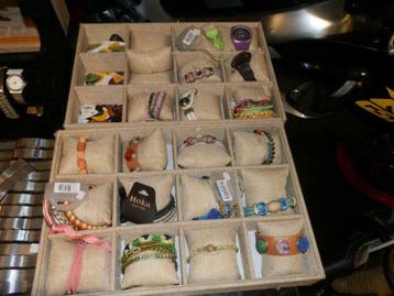 Armbanden partij nieuw opheffing koop. beschikbaar voor biedingen