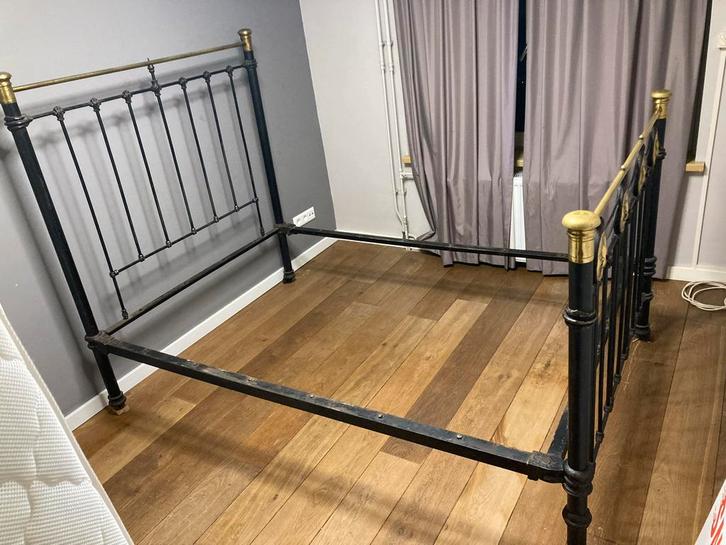 Antiek Spijlenbed 140x200 - Knus & Karakter!, Huis en Inrichting, Slaapkamer | Bedden, Gebruikt, Twijfelaar, 140 cm, 200 cm, Metaal