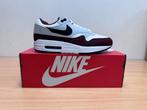 Nike Air Max 1 Dark Team Red 40,5 40.5, Kleding | Heren, Schoenen, Wit, Nieuw, Ophalen of Verzenden, Sneakers of Gympen