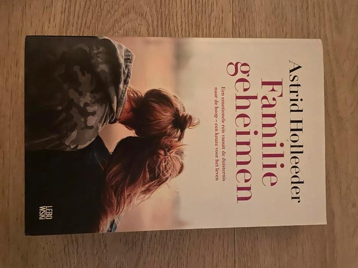 Astrid Holleeder - Familiegeheimen, Boeken, Detectives, Zo goed als nieuw, Ophalen of Verzenden