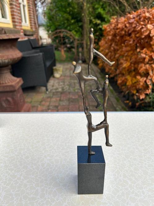 Bronzen beeldgroep Acrobaten Corry Ammerlaan van Niekerk, Antiek en Kunst, Kunst | Beelden en Houtsnijwerken, Verzenden